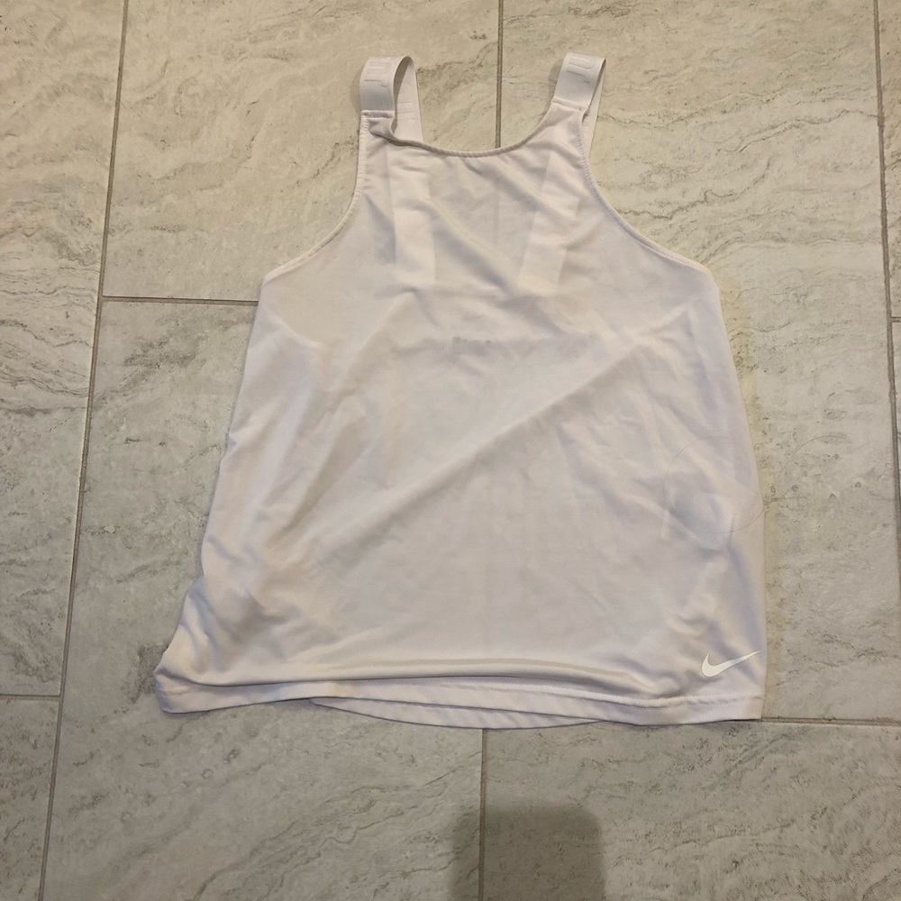 2 Nike Women’s Shirt - Picture 6 of 8